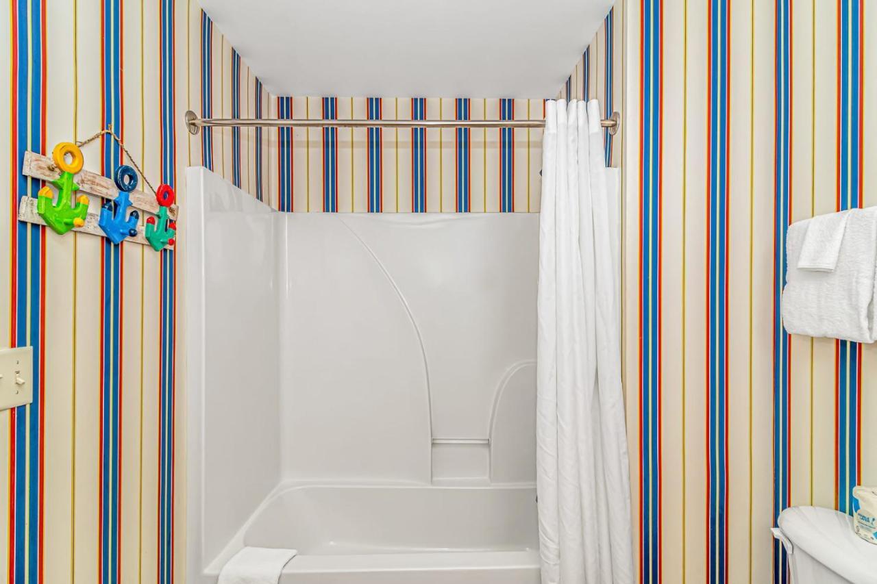 Ocean Breeze Luxury Villas 3D, Nicely Updated! Across From The Ocean! Sleeps 18 ! Myrtle Beach Room photo